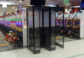 遊技場喫煙ブース施工事例01