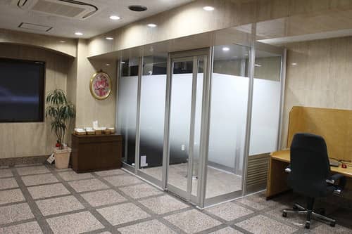 ホテル喫煙ブース施工事例01