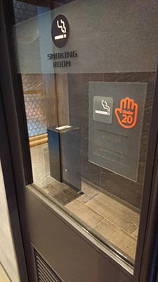 カスタムできる喫煙ブースの施工事例